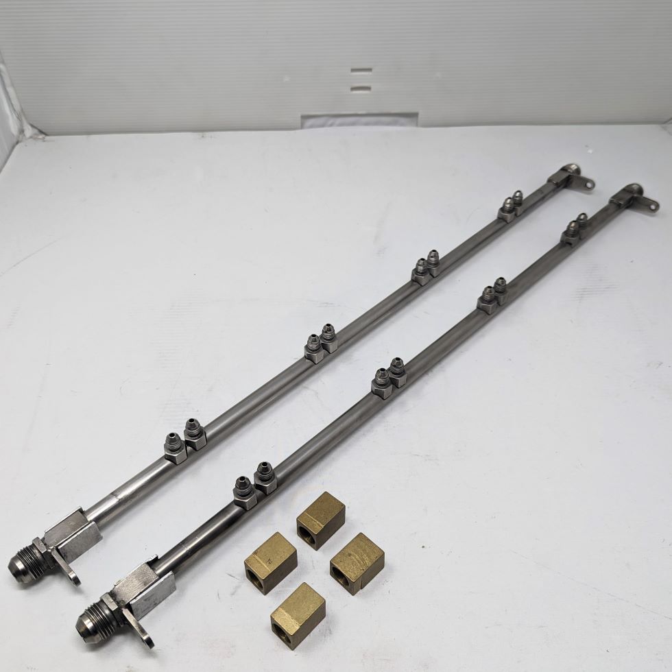 Enderle - SS Down Nozzle Rails426 HEMI. Very Early DART headsMeasures 23 3/4in End to End (for 16 nozzles)Includes 4 Brass Down Nozzle Rail End Fittings(LH/RH)